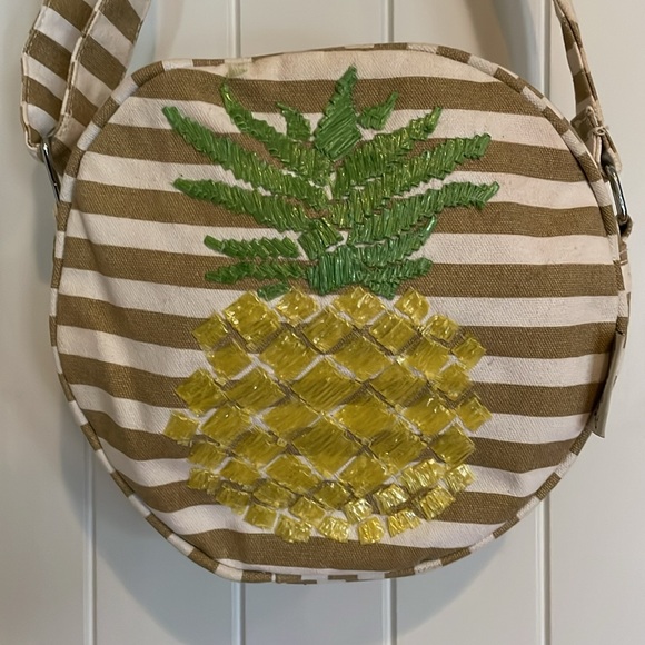 Sun N Sand accessories tan/white stripped purse with Pineapple design - Picture 2 of 6